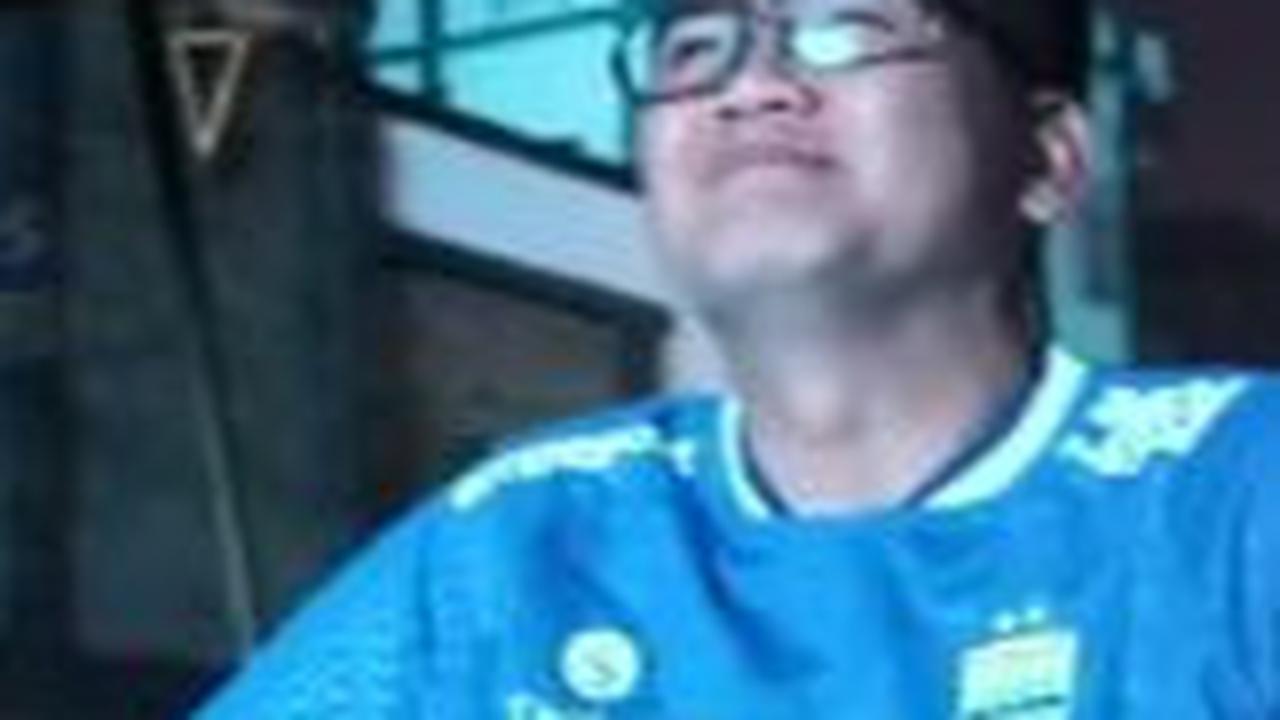 "Jenderal Kunto dan ribuan Bobotoh nobar Persib juara 2024," demikian dikutip dari keterangan video.