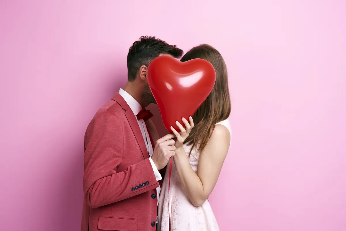 Ilustrasi ciuman (iStockphoto)