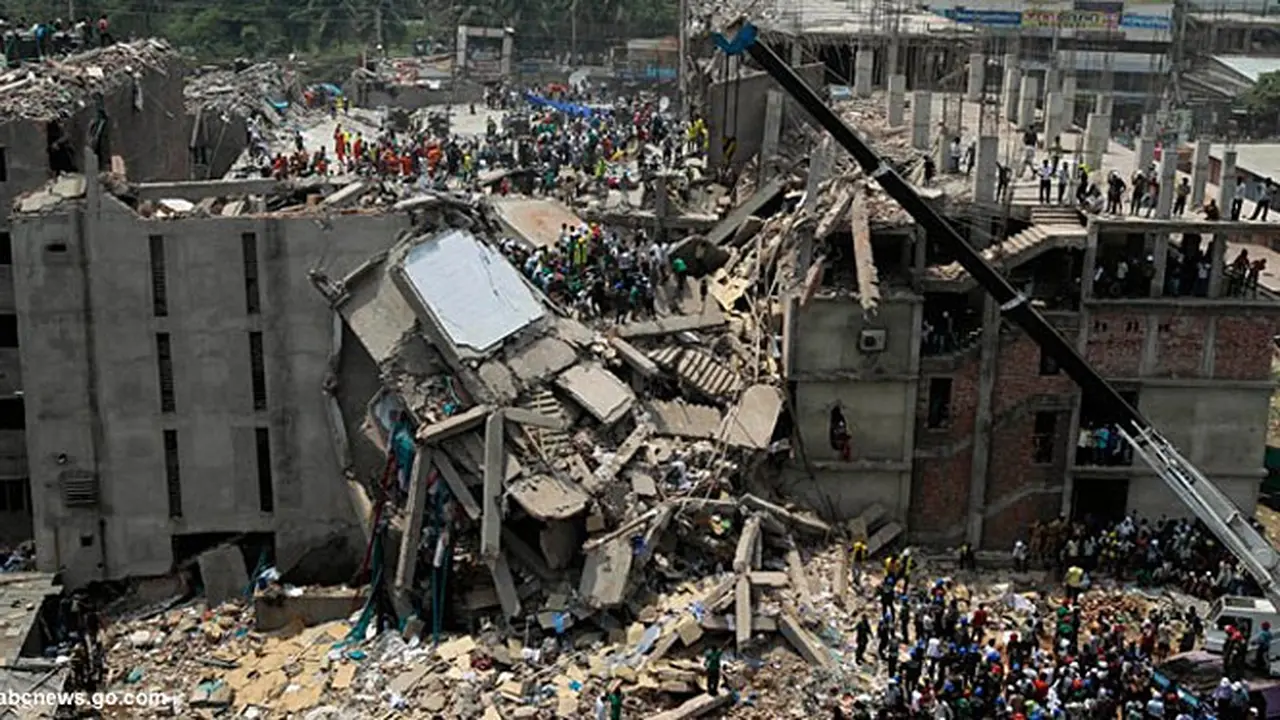 gedung-roboh-bangladesh-130701b.jpg