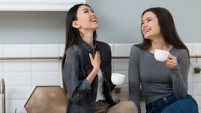 Dikenal Bijak, 5 Zodiak Ini Sering Jadi Life Coach Gratis untuk Orang-Orang di Sekitarnya - Cover