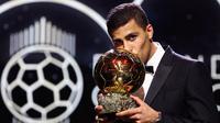 Raihan gelar Ballon d'Or ini menjadi yang pertama bagi Rodri. (FRANCK FIFE/AFP)