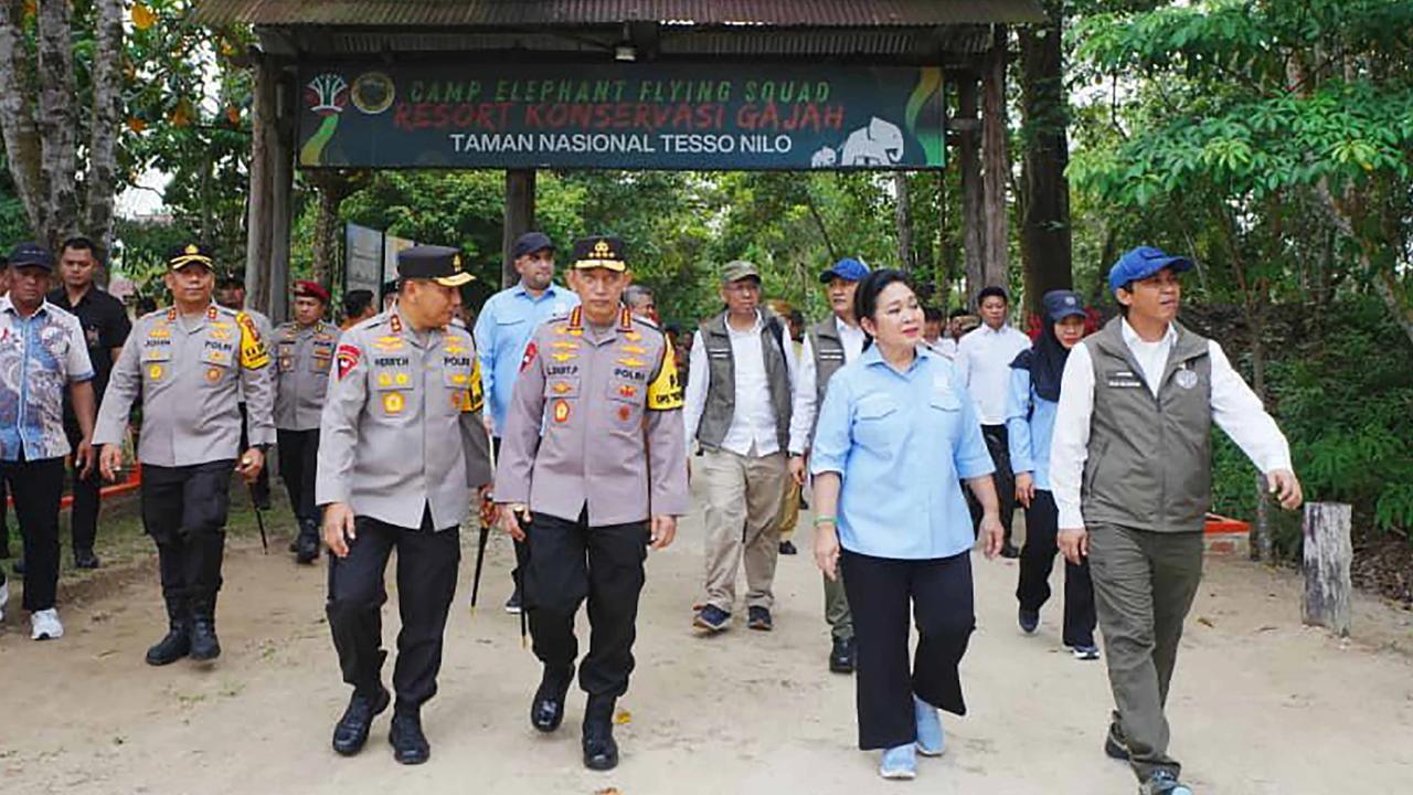 FOTO: Kapolri dan Ketua Komisi IV DPR Tinjau Pemulihan Tesso Nilo untuk Konservasi Gajah