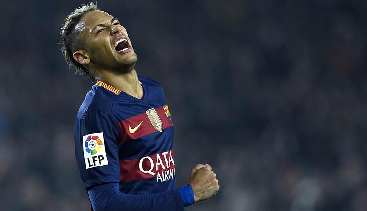 4. Neymar, bintang Barcelona ini dituduhkan melakukan penggelapan pajak sebesar 16 juta dolar dan kini kasusnya sedang proses meja hijau. (AFP/Lluis Gene)