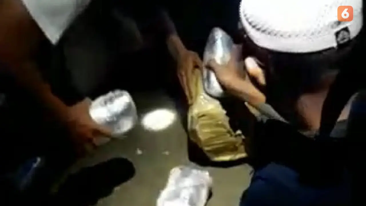 aparat polda sulteng mengamankan barang bukti sabu