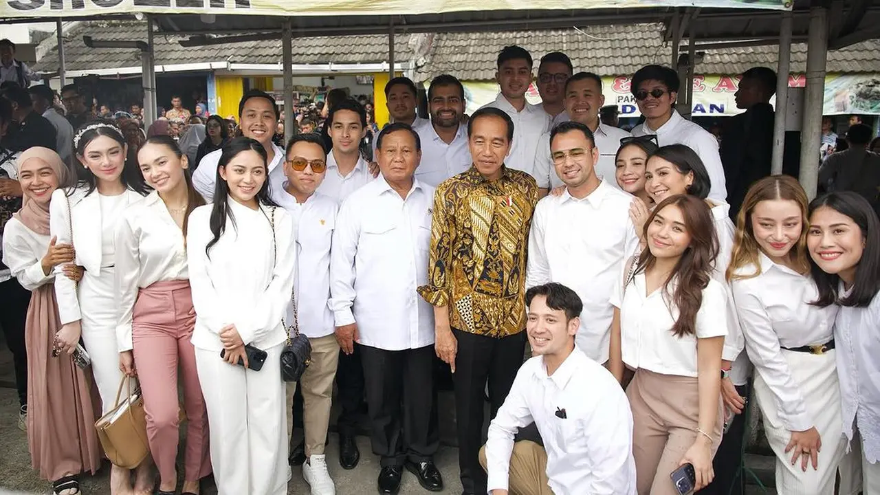 6 OOTD Serba Putih Seleb Ikut Nge-Bakso Bareng Presiden Jokowi dan Prabowo Subianto, Nagita Slavina hingga Celine Evangelista