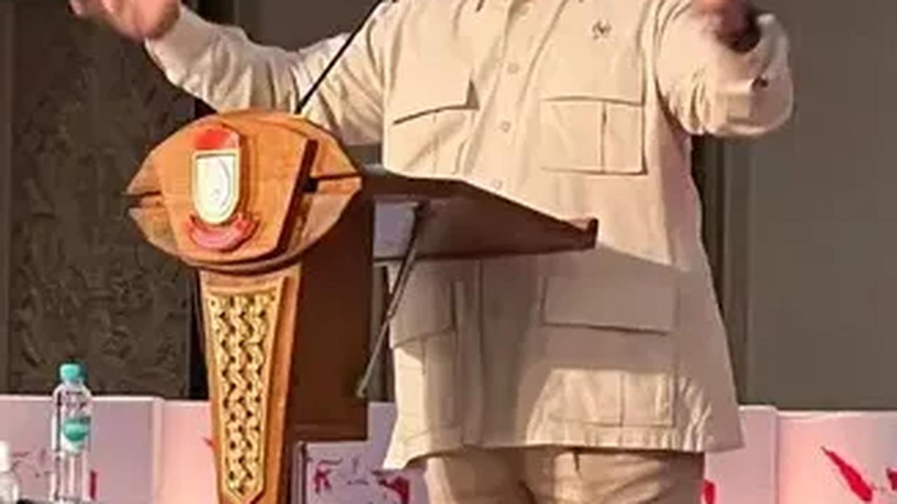 Sang ayah, Soemitro Djojohadikoesoemo merupakan salah satu ekonom Indonesia paling terkemuka di masanya. Ia pernah menduduki sejumlah posisi di tingkat pemerintahan.