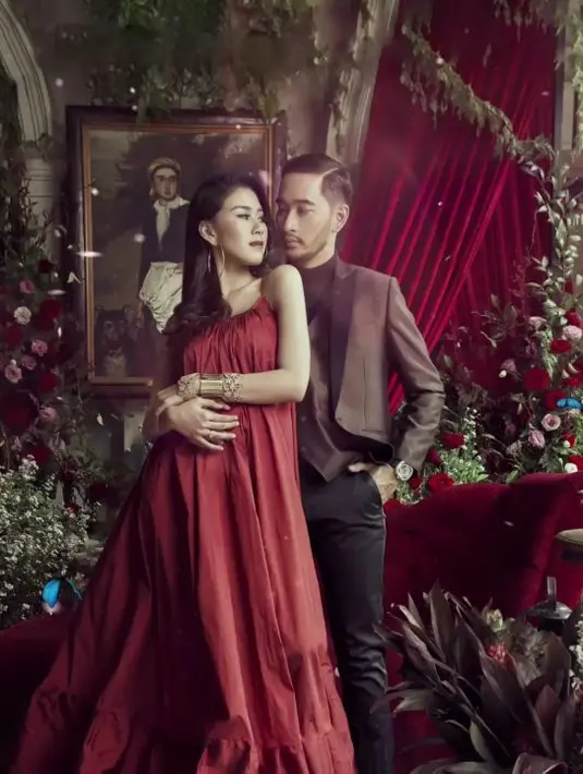 Unggahan foto prewedding Syahnaz dan Jeje dibanjiri pujian. Ratusan ribu memberikan like. Ada juga warganet yang melihat presenter tersebut terlihat lebih kurus. (Instagram/ zulhamsiregar)