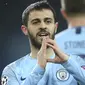 Striker Manchester City, Bernardo Silva, melakukan selebrasi usai mencetak gol ke gawang Shakhtar Donetsk pada laga Liga Champions di Stadion Metalist, Selasa (23/10/2018). Shakhtar Donetsk kalah 0-3 dari Manchester City. (AP/Efrem Lukatsky)