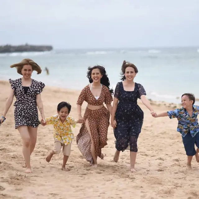 Bak Kakak Beradik, Ini 5 Potret Adhisty Zara dan Hasya Kyla Bersama Ibunda
