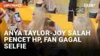 Nasib apes menimpa fan Anya Taylor-Joy saat berjumpa di konvensi CCXP Brasil. Kesempatan bertemu itu pun dipakai penggemar untuk berfoto bersama. Namun upaya foto bersama seorang fan justru berakhir gagal karena kesalahan Anya saat menekan tombol fot...