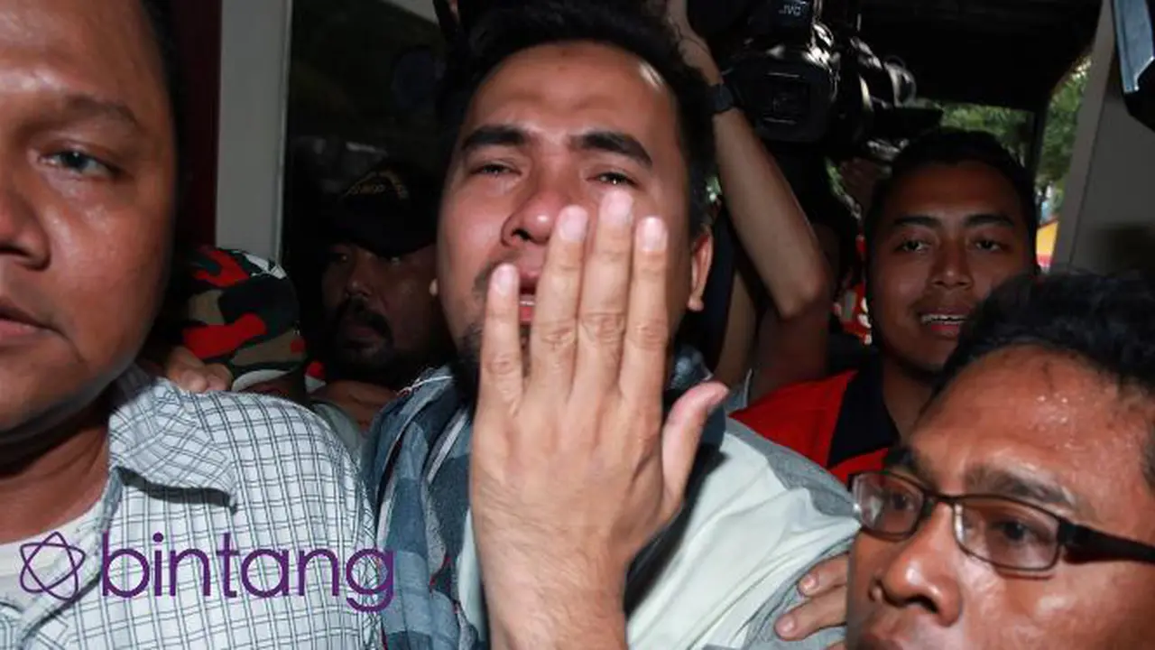 [POLL] Saipul Jamil atau Hesty Klepek Klepek, Mana yang Heboh?