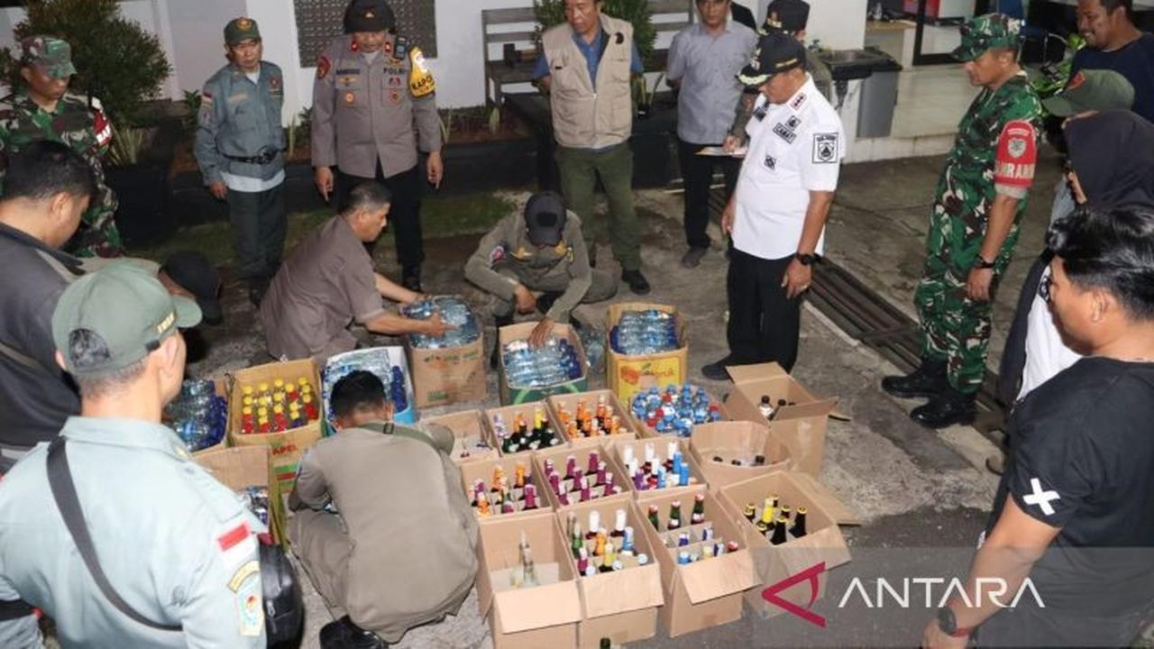 Pemkab Bogor Sita 500 Botol Miras dalam Razia Jelang Lebaran di Cibinong