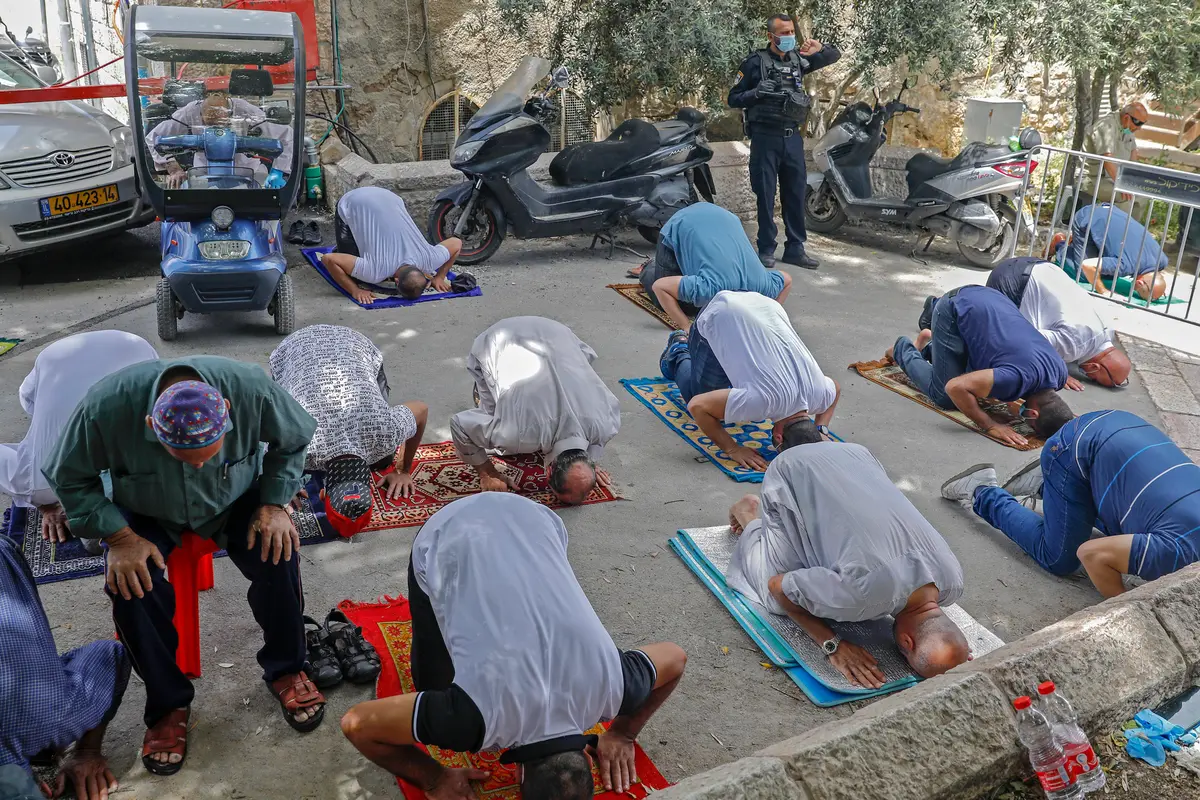 Ramadan, Pasukan Israel Jaga Jemaah Palestina Salat