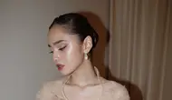 Corset Top Kembali Jadi Tren, Atasan Berstruktur yang Percantik Siluet Feminin