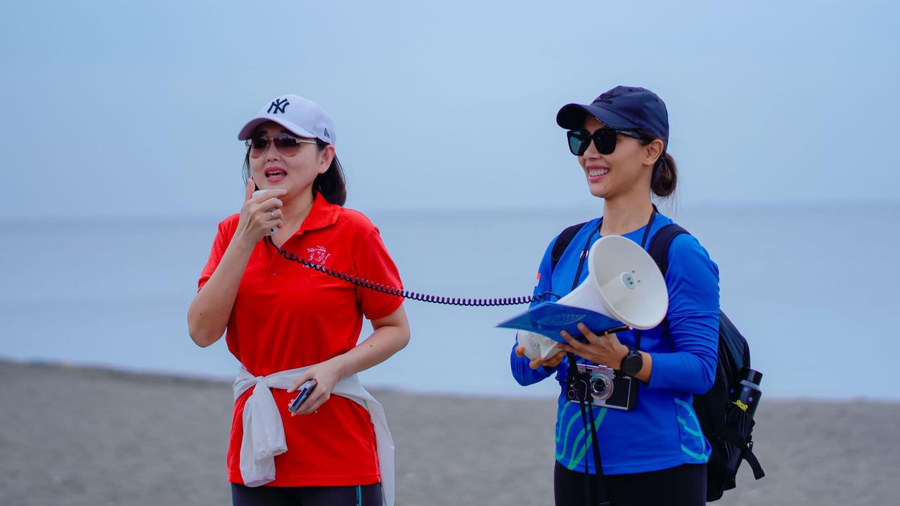Aksi bersih-bersih Pantai Tanjung Pasir