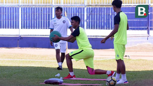 Dedik Setiawan dan Ahmad Alfarizi (Arema FC)