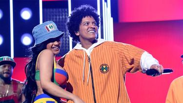 Tak Ikut Tur Bruno Mars Cardi B Aku Tak Siap Meninggalkan Anakku News Entertainment Fimela Com
