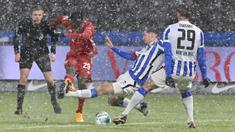 Gol semata wayang Bayern Muenchen diciptakan oleh Kingsley Coman yang mendapat ruang tembak cukup terbuka dari luar kotak penalti. (Foto: AP/Pool/John MacDougall)