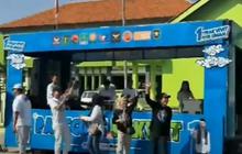 Heboh Kampanye Paslon Bupati Rembang Nekat Gelar Konser Dadakan di Depan Puskesmas, Endingnya Kena 'Semprot' Bawaslu