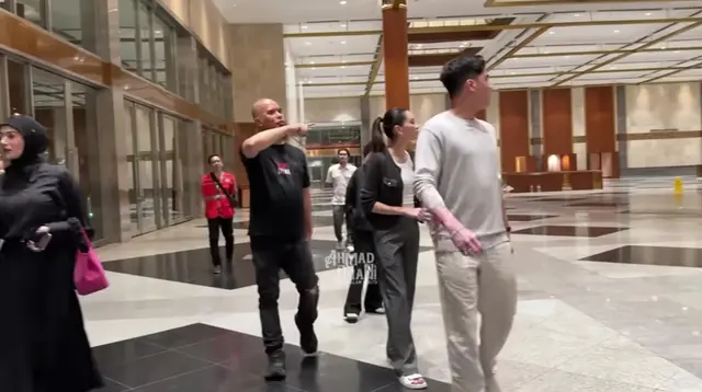 Pilih tema Javanese Royal Wedding, 5 potret megahnya ruang resepsi nikah Al Ghazali dan Alyssa Daguise