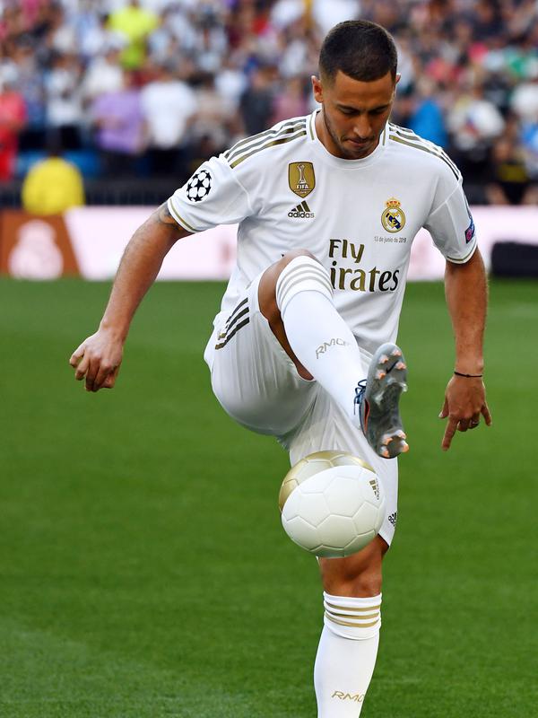 Winger Real Madrid, Eden Hazard telah menjalani operasi kaki kanan di Dallas, AS. (AFP Photo/Gabriel Bouys)