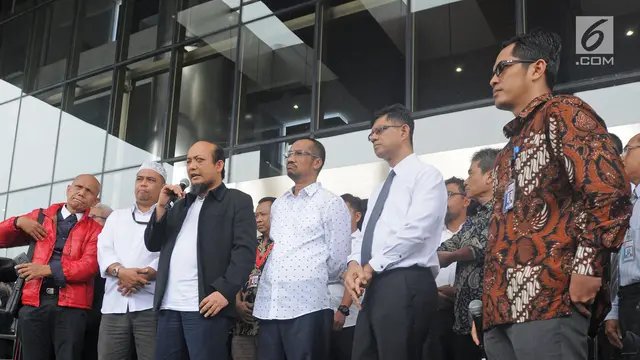 Tiba di KPK, Novel Baswedan Disambut Peluk Hangat Abraham Samad