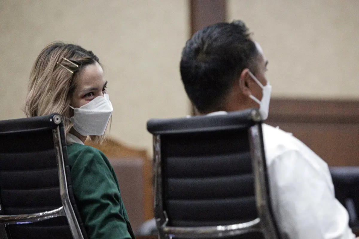 FOTO: Nia Ramadhani dan Ardi Bakrie Divonis 1 Tahun Penjara