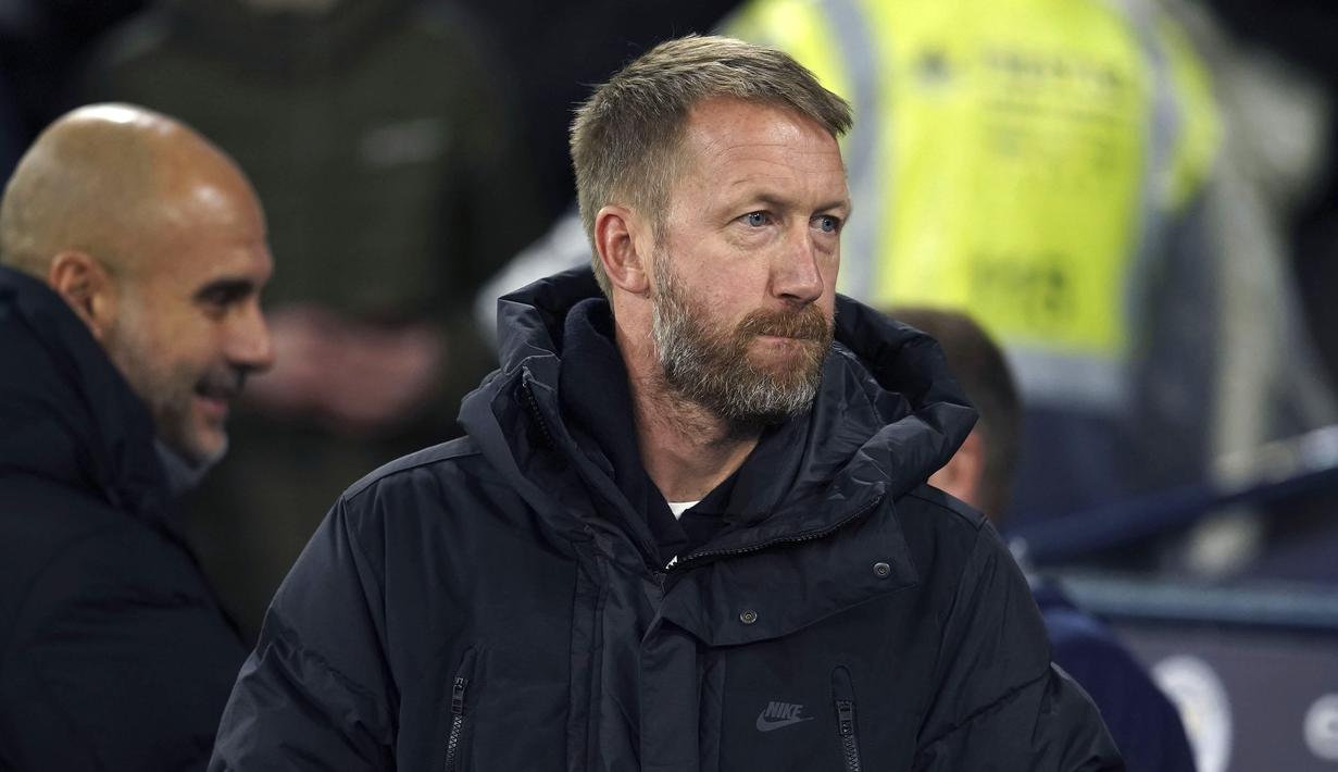 Chelsea di bawah asuhan Graham Potter kembali menelan hasil buruk. The Blues harus tersingkir dari Piala FA 2022/2023 setelah dikalahkan dengan skor telak oleh Manchester City pada laga yang berlangsung di Etihad Stadium, Minggu (8/1/2023) malam WIB. (AP Photo/Dave Thompson)
