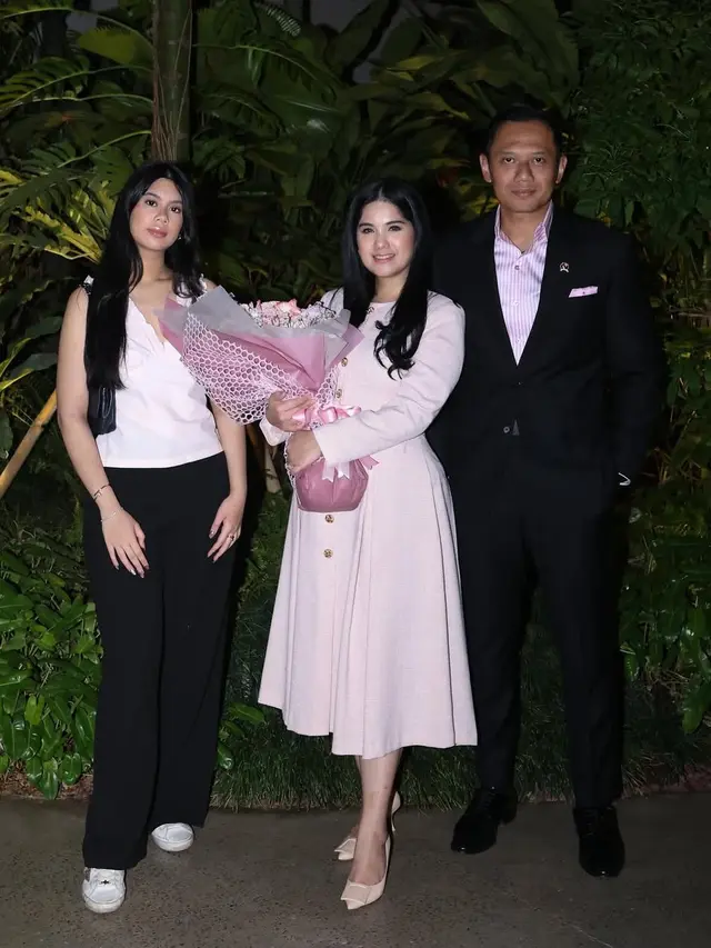 Almira saat Makan Malam Anniversary Pernikahan Orangtuanya, Annisa Pohan dan AHY ke-20. [@annisayudhoyono]