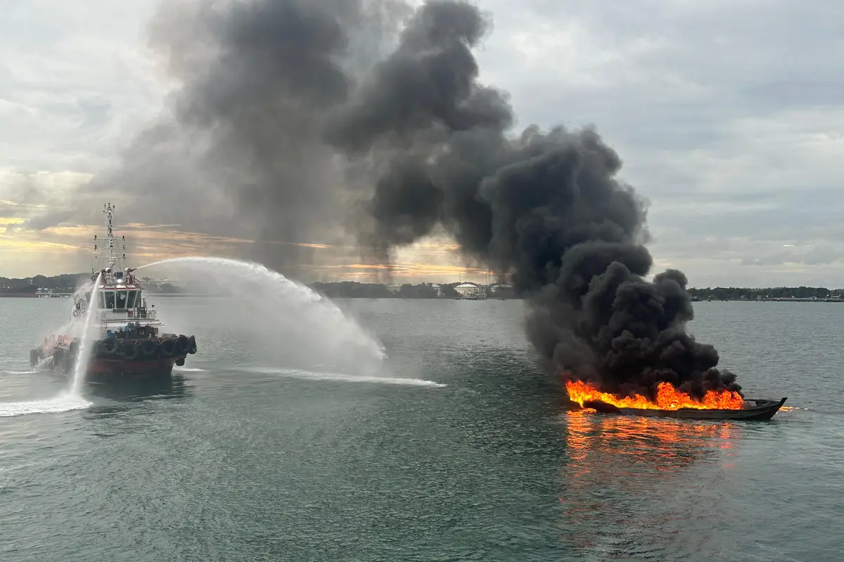 kapal misterius terbakar di perairan Bintan
