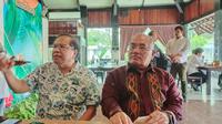 Ekonom senior Rizal Ramli (kiri) saat berada di Medan