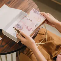 Koleksi dompet kanvas menarik dari Wallts jadikan hari Valentine semakin menyenangkan.