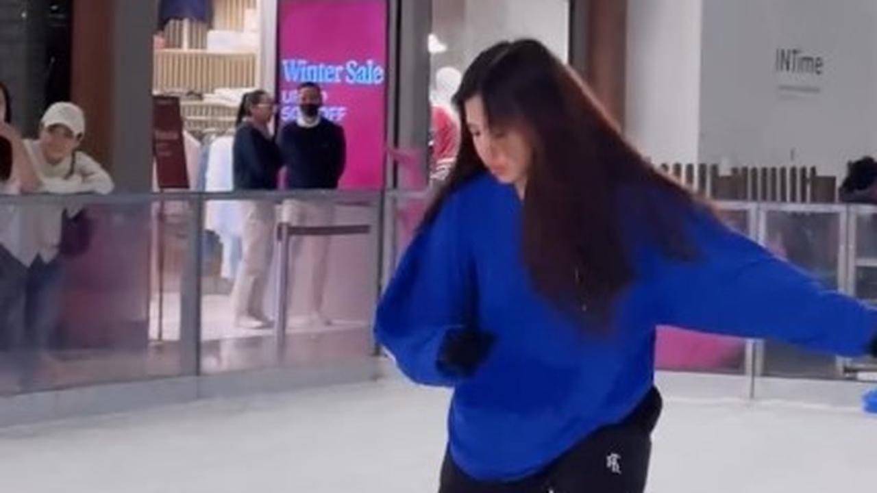 Potret Safeea Anak Mulan Jameela dan Ahmad Dhani Main Ice Skating, Ternyata Jago - Tunjukkan Aksi Berputar