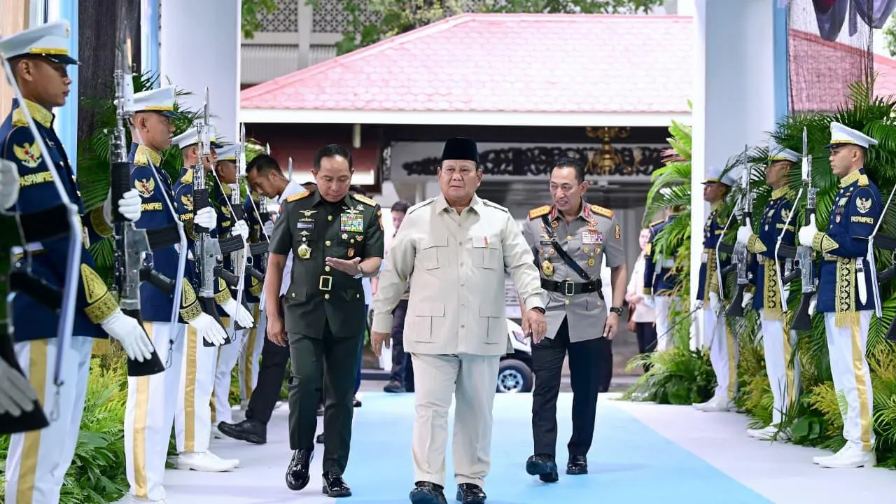 Presiden Prabowo Subianto memberikan taklimat kepada para peserta Rapat Pimpinan (Rapim) TNI dan Polri.