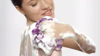 Amankah Gunakan Loofah Saat Mandi?