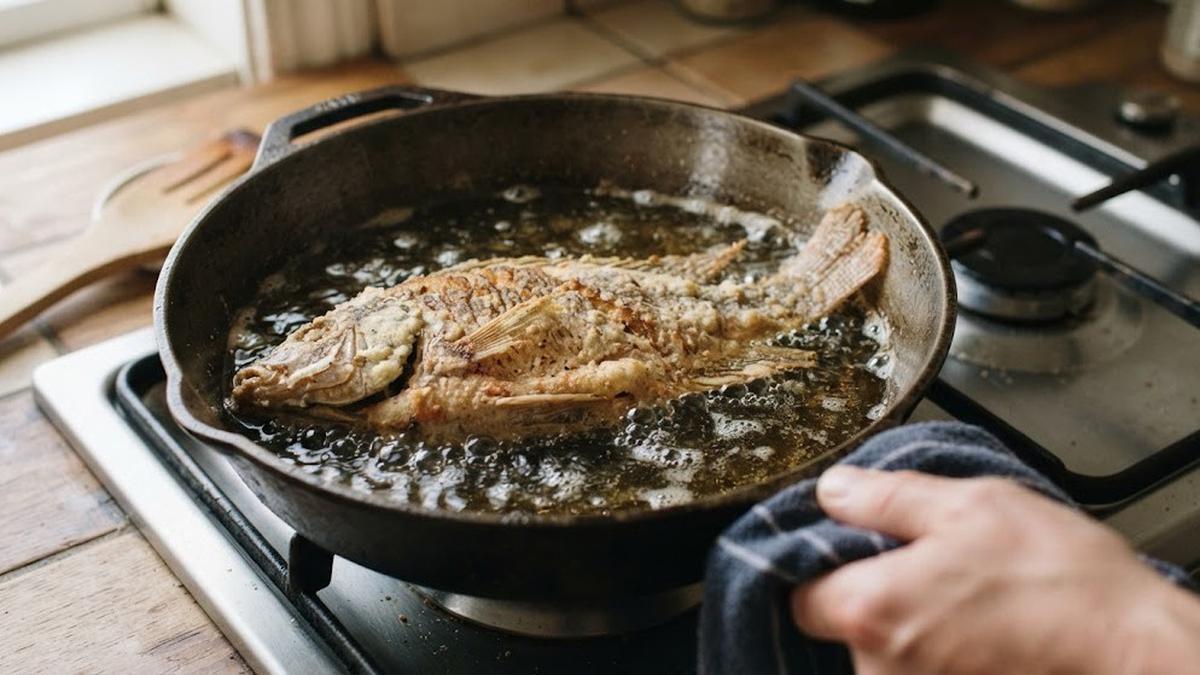 Cara Menggoreng Ikan Agar Kulitnya Garing Tetapi Daging Tetap Juicy (AI Generated)