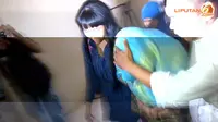 Tutupi Wajah, Korban Asusila Sitok Srengenge Datangi Polda