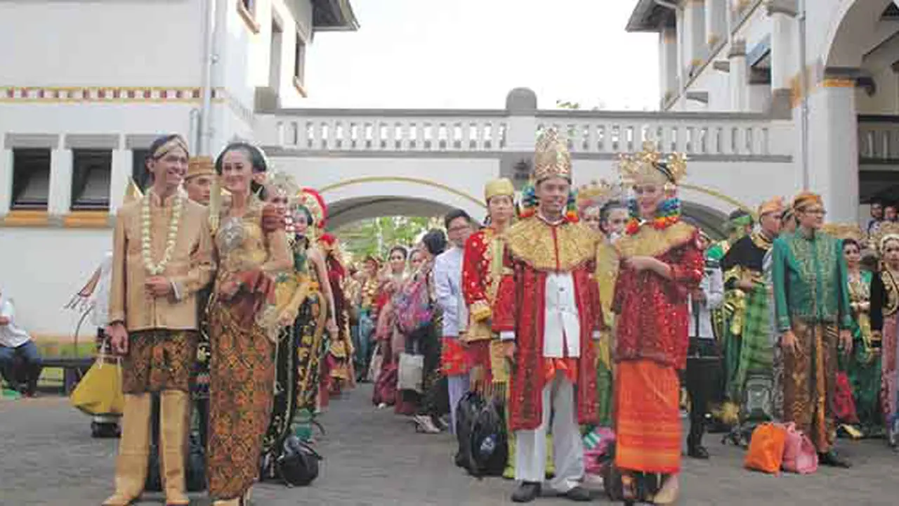 Parade Busana Pengantin Bikin Lawang Sewu Masuk Rekor MURI