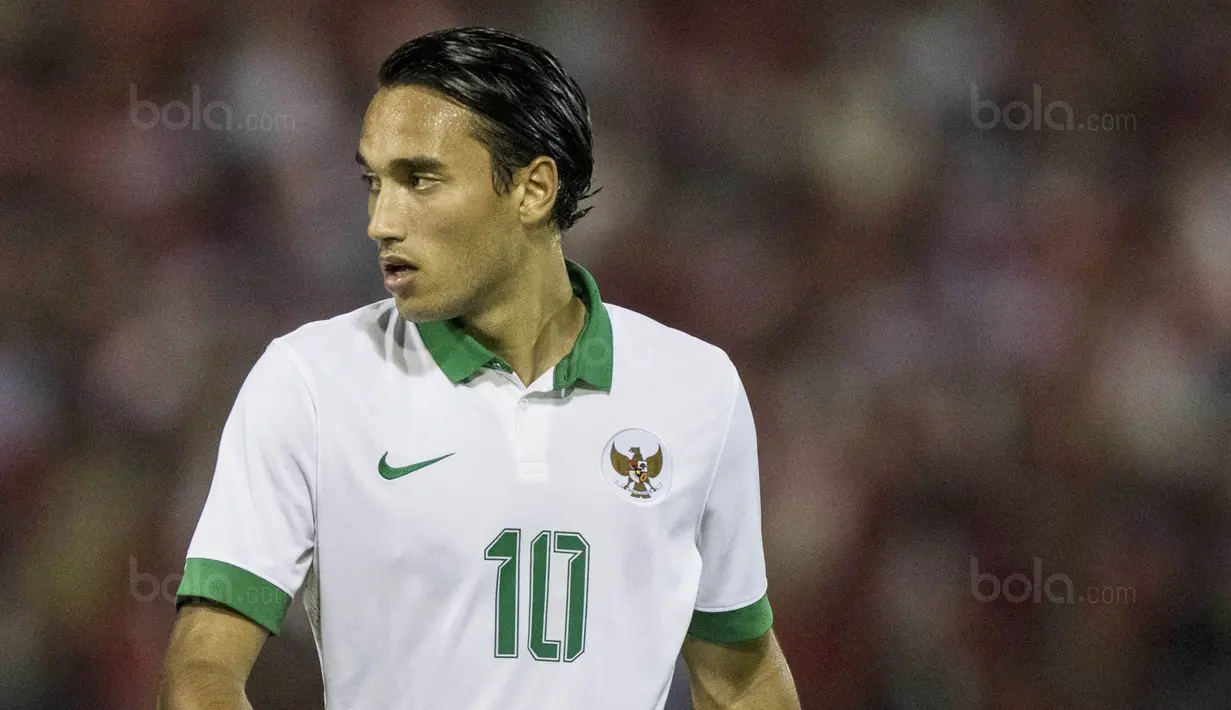 Sosok Ezra Walian jadi pemain yang amat produktif mencetak gol saat membela Jong Ajax. Jelang Lawan Kamboja Ezra diharapkan mampu menunjukan tajinya sebagai pencetak gol ulung. (Bola.com/Vitalis Yogi Trisna)