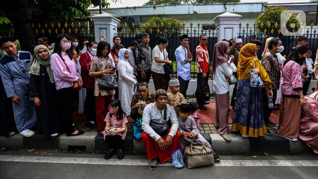 Antusiasme Warga untuk Berhalal bi Halal dengan Presiden Jokowi di Istana Negara