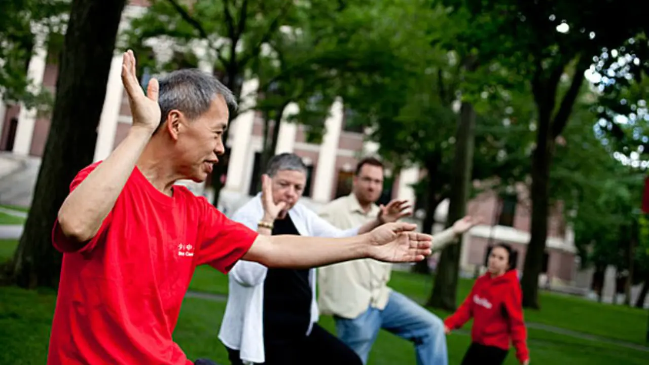 Latihan Tai Chi Bisa Kurangi Risiko Penyakit di Usia Tua