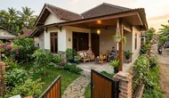 9 Desain Rumah Minimalis Kampung dengan Teras Luas Buat Santai Sore, Bikin Nyaman