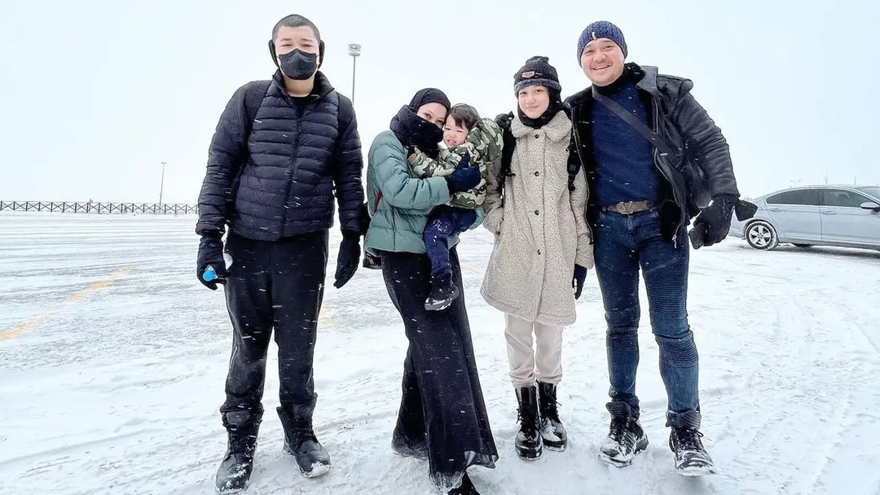 Lyra Virna dan keluarga liburan akhir tahun di Turki (Foto: instagram lyravirna)
