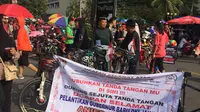 Simpatisan Anies-Sandi Galang Sejuta Tanda Tangan di CFD
