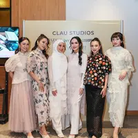 Deretan koleksi sepatu berdesain feminin yang hadirkan pesona manis untuk tampil di hari raya. (Foto: Claustudio)
