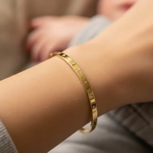 9 Model Gelang Emas Anti Ribet untuk Ibu Menyusui, Aman bagi Si Kecil
