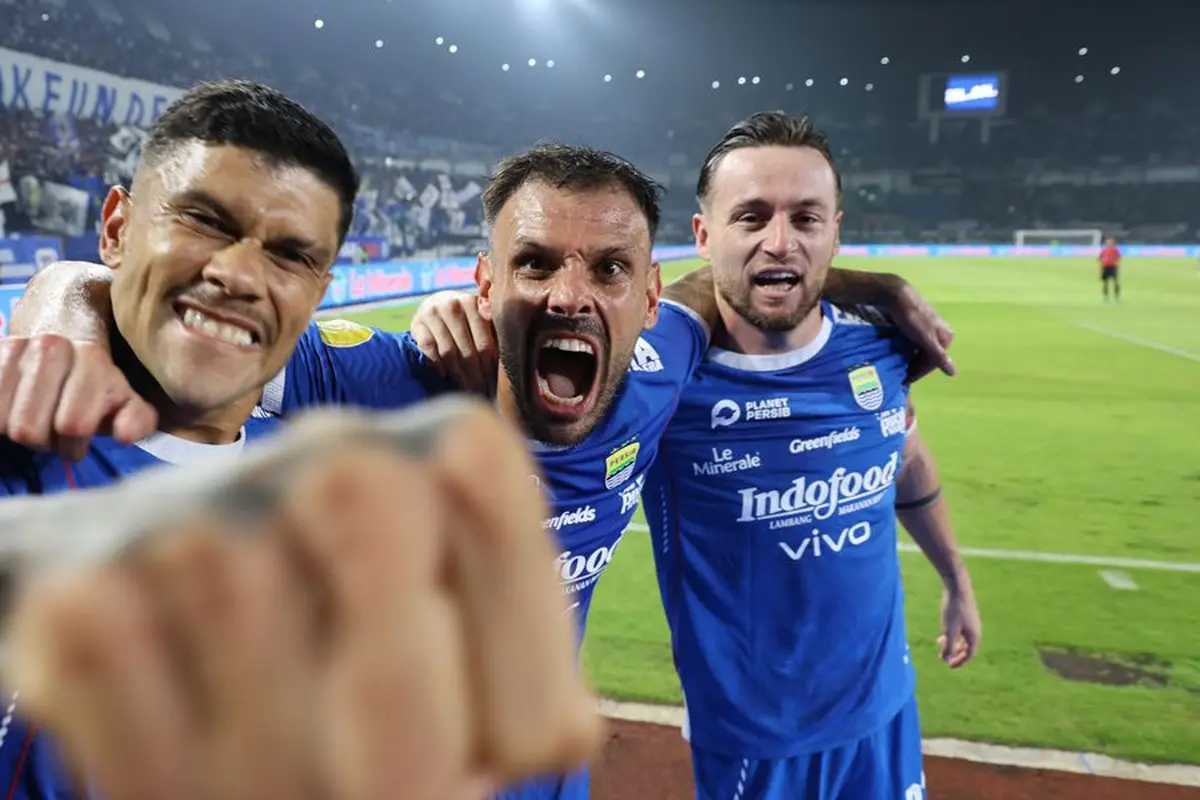 Ciro Alves, Tyronne Del Pino, dan Marc Klok - Persib Bandung di BRI Liga 1 2024/2025.