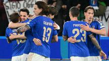 Para pemain Italia merayakan kemenangan setelah memenangkan pertandingan semifinal kualifikasi Piala Dunia 2026 zona Eropa antara Italia dan Irlandia Utara di stadion Gewiss di Bergamo, pada 26 Maret 2026. (Alberto PIZZOLI/AFP)