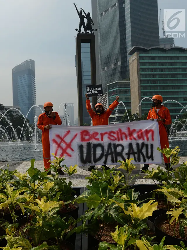 Aktivis dari Gerakan Inisiatif Bersihkan Udara Koalisi Semesta