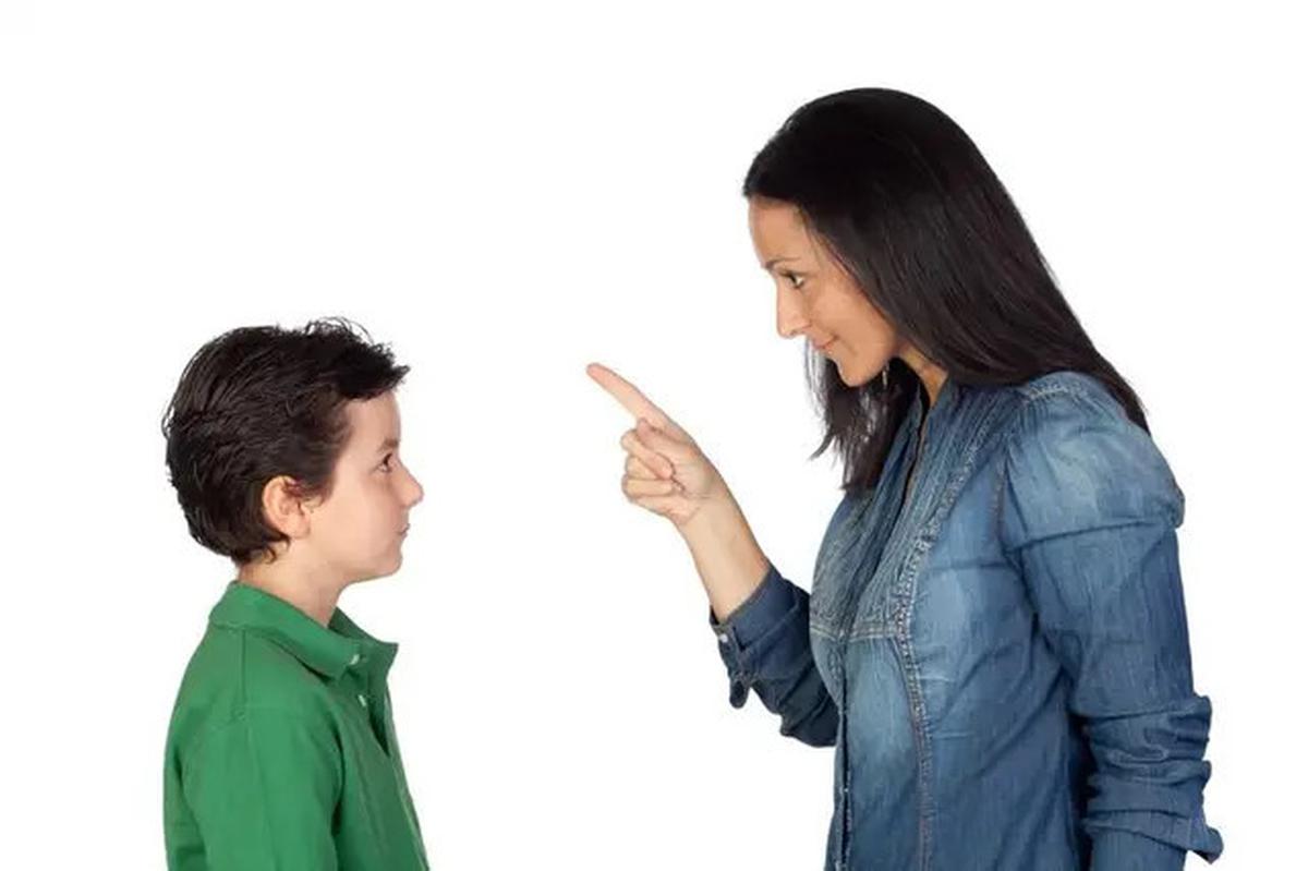 Kesalahan Fatal dalam Parenting, Sikap yang Meruntuhkan Kepercayaan Diri Anak